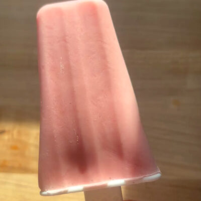 5 Ingredient Strawberry Frozen Yogurt Popsicles