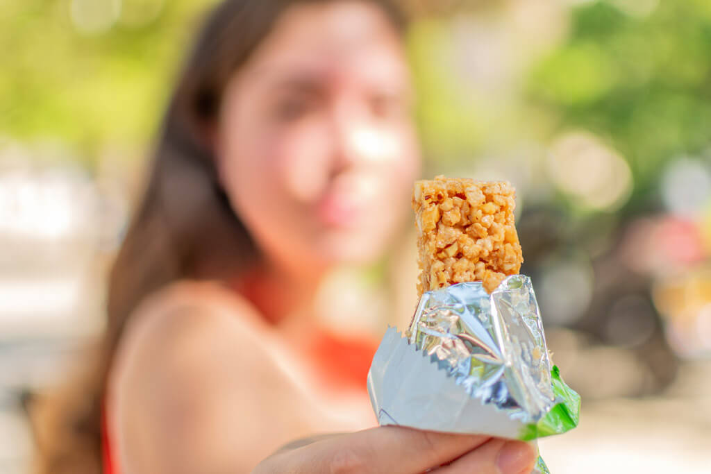 erythritol and brain health - eating a granola bar