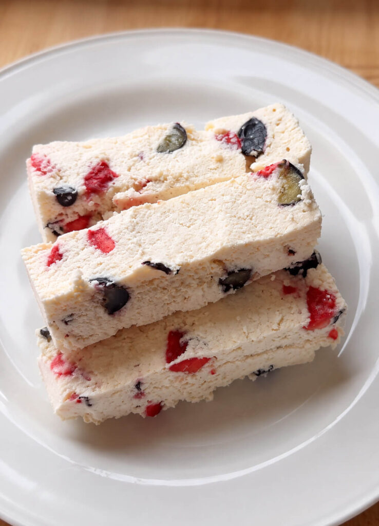 Mixed Berry Frozen Yogurt Protein Bars