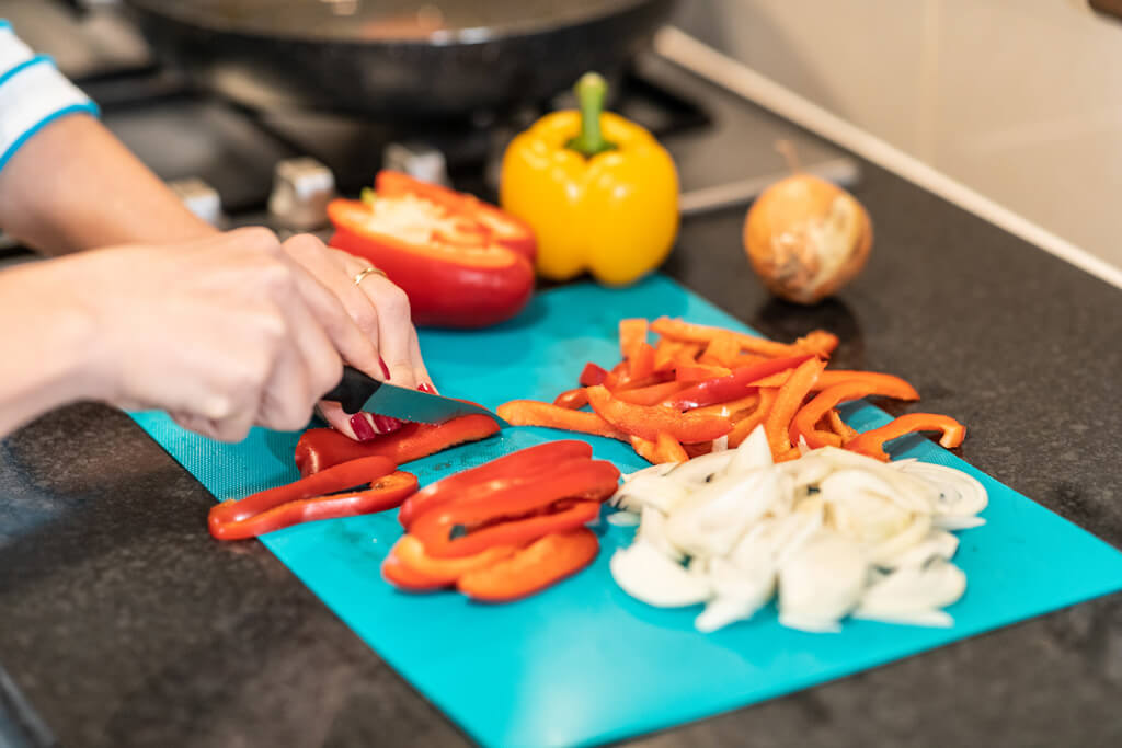 Plastic Cutting Boards & Microplastics