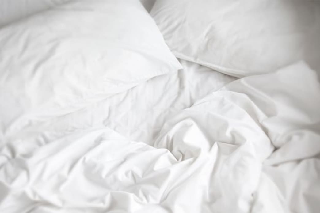 white sheets bedding